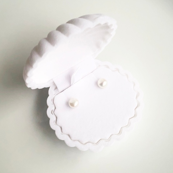 NEW 6mm Natural Freshwater Pearl Studs - Picture 3 of 7